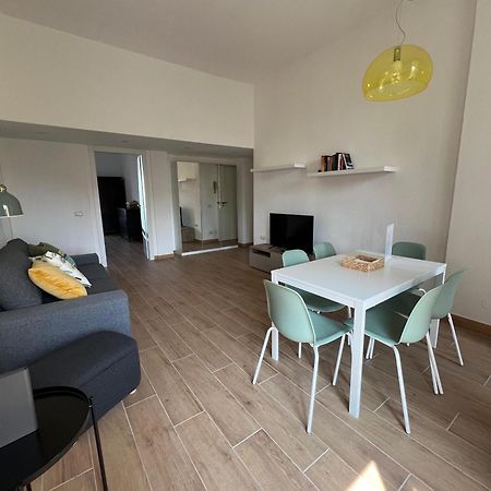 New Apartment With Balcony, Isola Bosco Verticale Mailand Exterior foto