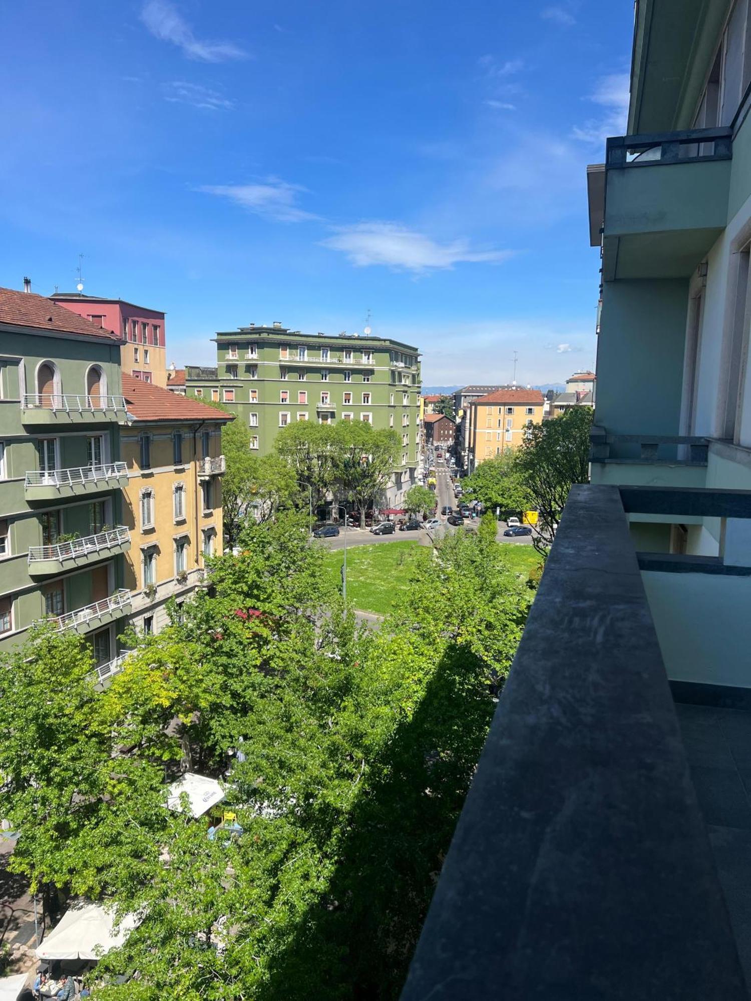 New Apartment With Balcony, Isola Bosco Verticale Mailand Exterior foto