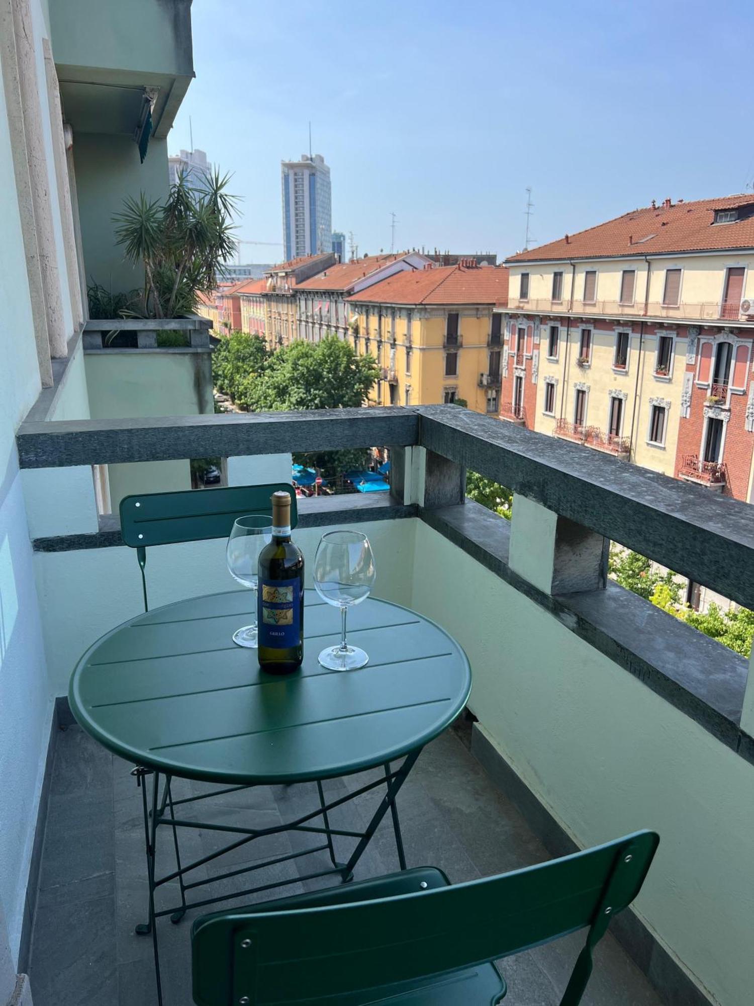 New Apartment With Balcony, Isola Bosco Verticale Mailand Exterior foto