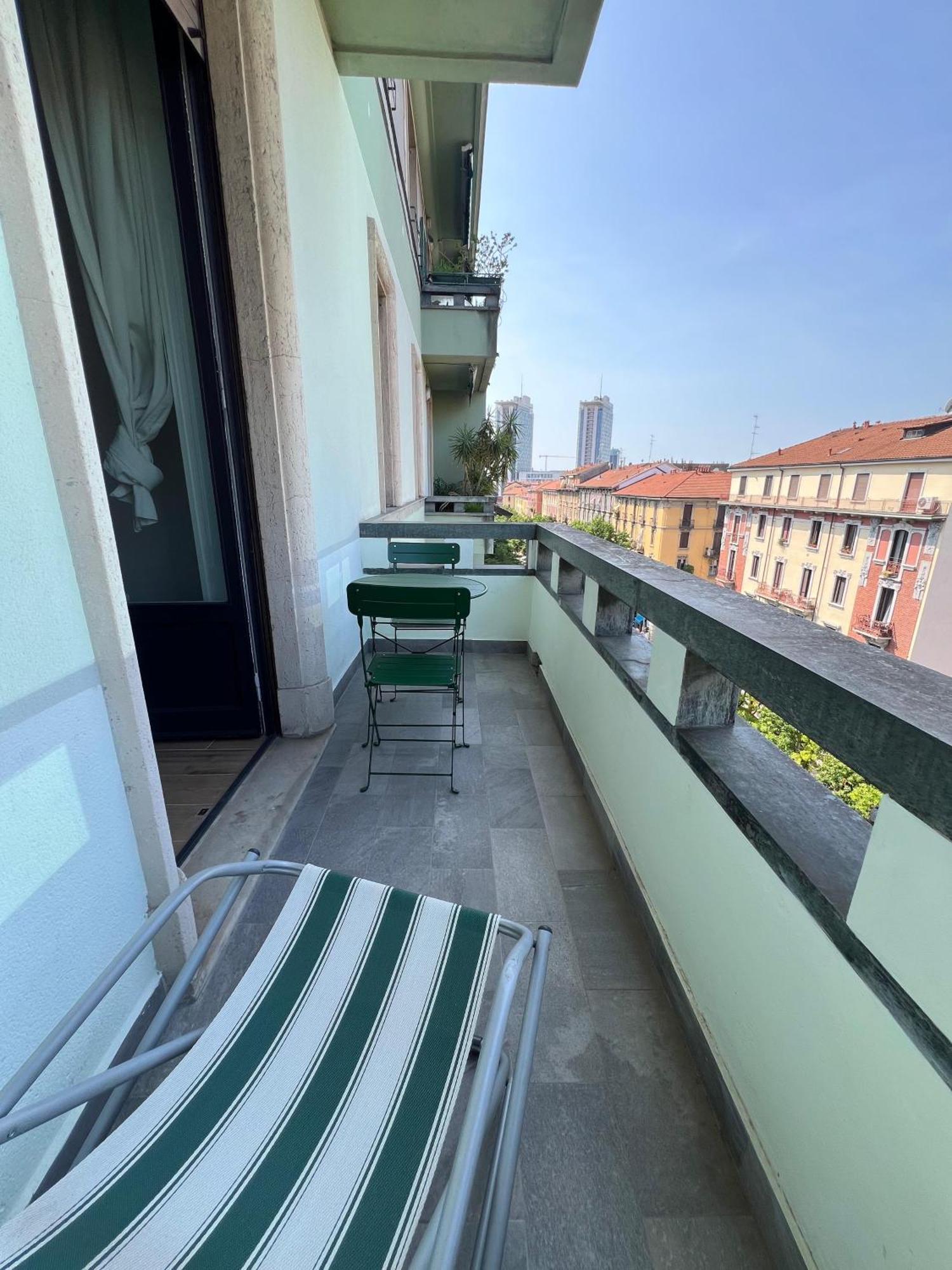 New Apartment With Balcony, Isola Bosco Verticale Mailand Exterior foto