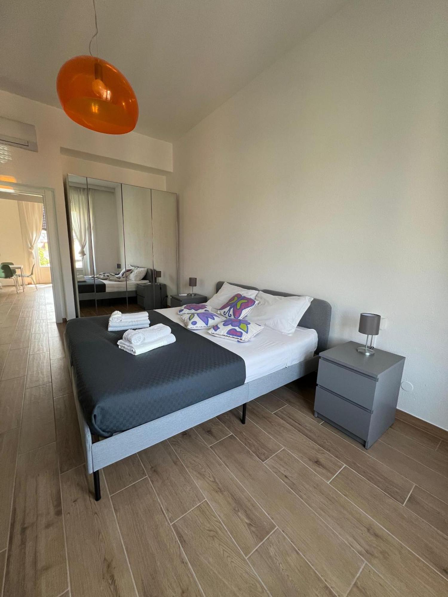 New Apartment With Balcony, Isola Bosco Verticale Mailand Exterior foto